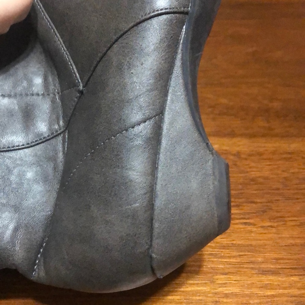Grey boots - Picture 7 of 9